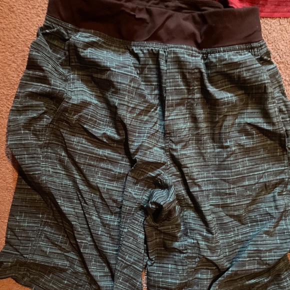 Lululemon Gym shorts 9" - Picture 4 of 10
